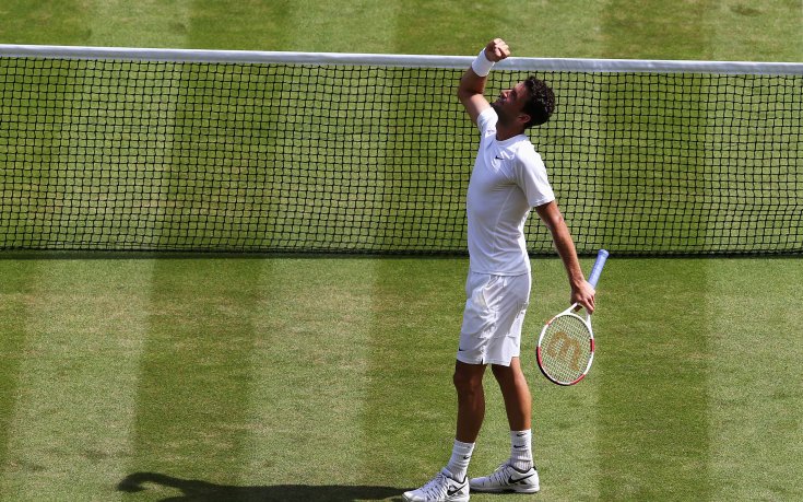 СНИМКА: Григор Димитров с плакет от ATP