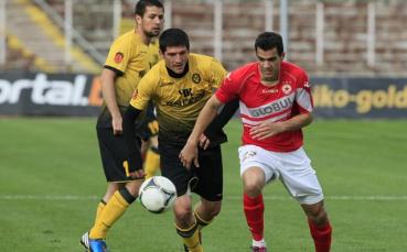 Платини се присъединява днес към лагера на Славия