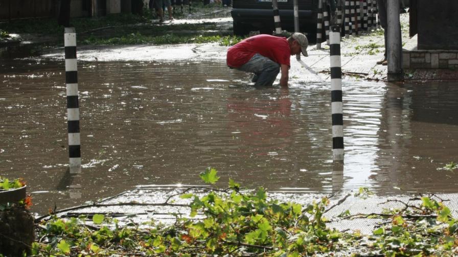 София: Продължава почистването след бурята