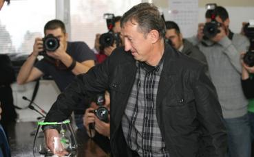 Бакалов: Засега водим Ботев само срещу Либертас