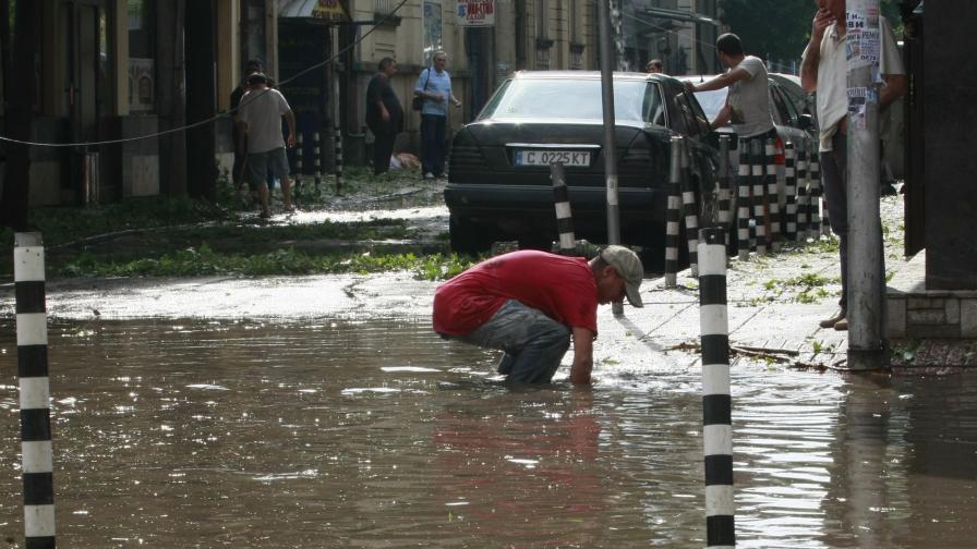 От Столичната община: Гражданите да се включат в почистването на града след бурята
