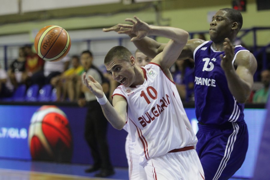 България младежи национален отбор баскетбол Везенков1