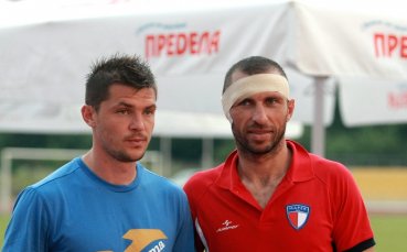 СНИМКИ: Докторът на Левски лекува Николов от Марек след удар на Домовчийски