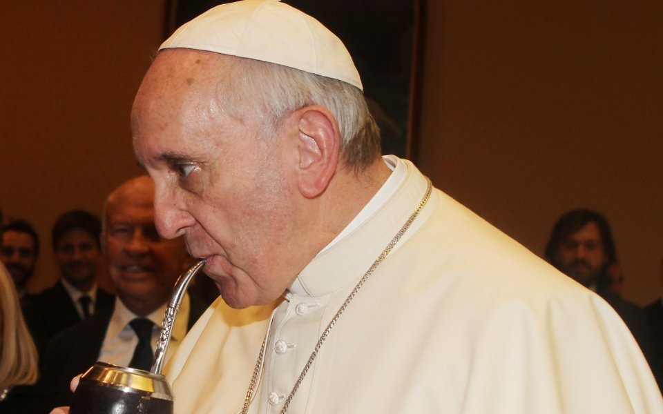 Сегашният и бившият папа няма да гледат финала заедно