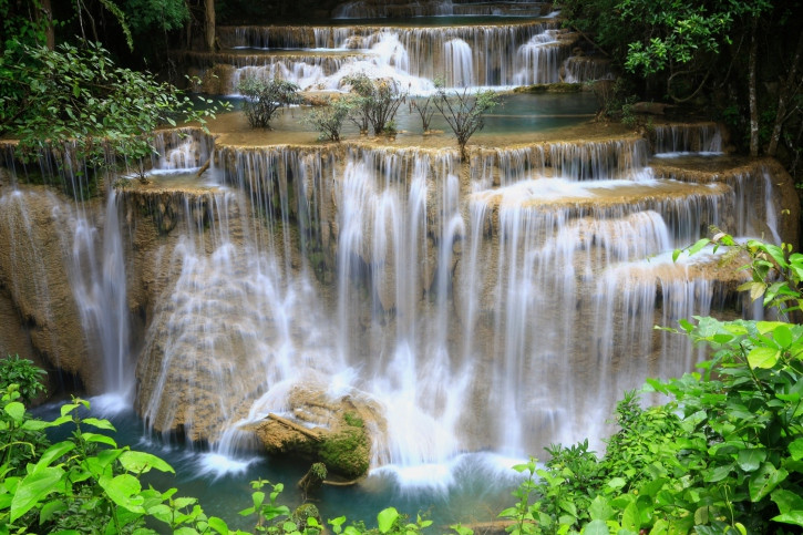Красиви екзотични водопади по света - синя водна феерия