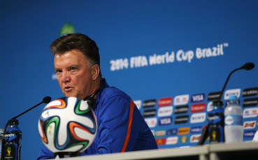 Ван Гаал дари 1 милион за благотворителна кауза