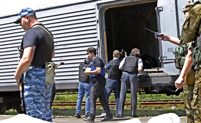Украинските сепаратисти прибрали телата от сваления самолет, чакат експерти