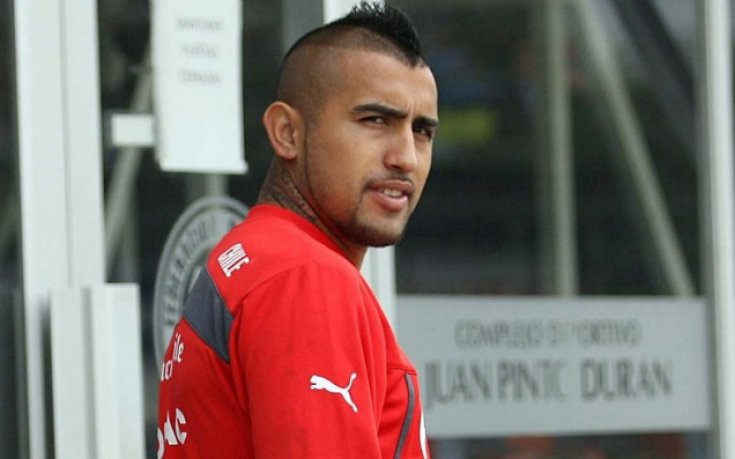 Манчестър Юнайтед примамва Видал с пари