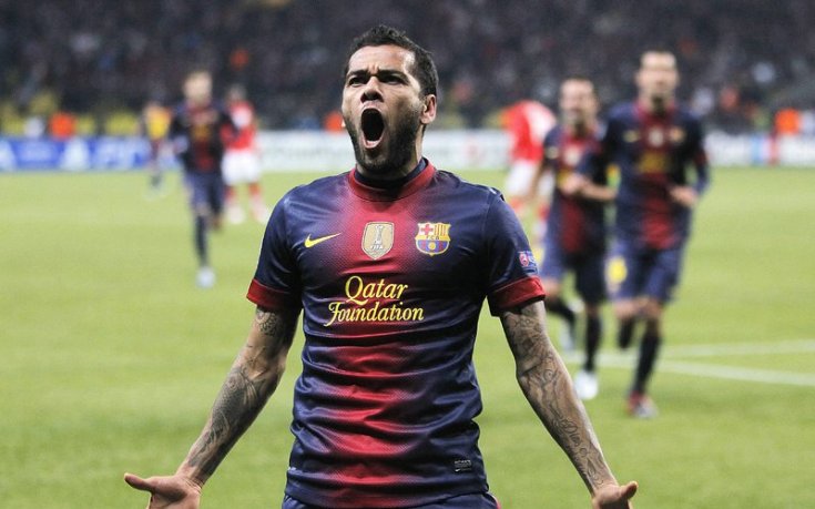 Луис Енрике иска да задържи Дани Алвеш