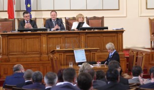 Станишев и Сидеров говорили еднакво от трибуната на НС