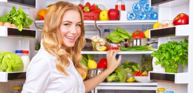 жена плод зеленчук хладилник