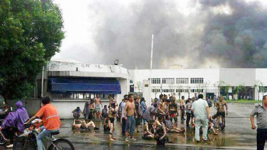 Най-малко 40 души загинаха при експлозия в китайски завод