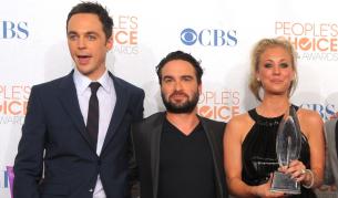 Джим Парсънс, Джони Галеки и Кейли Куоко