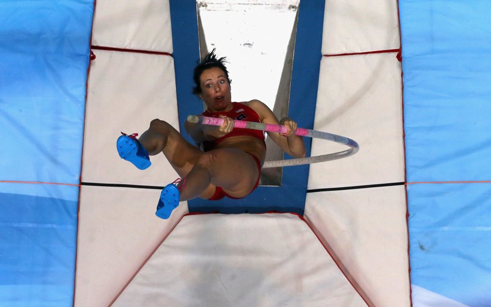 Олимпийската шампионка Дженифър Сур с контузия на тренировка