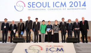 Жена грабна най-голямата математическа награда