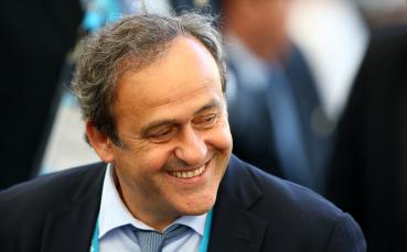 ВИДЕО: Платини връчи два медала на Роналдо