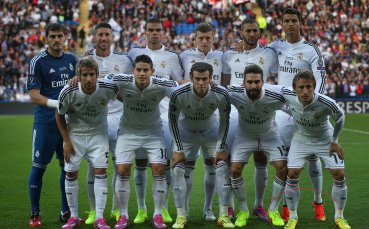 Смях – Роналдо се прави на по-висок за снимка