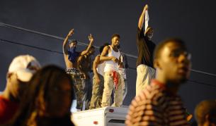 Престрелки и арести на протеста във Фъргюсън, САЩ