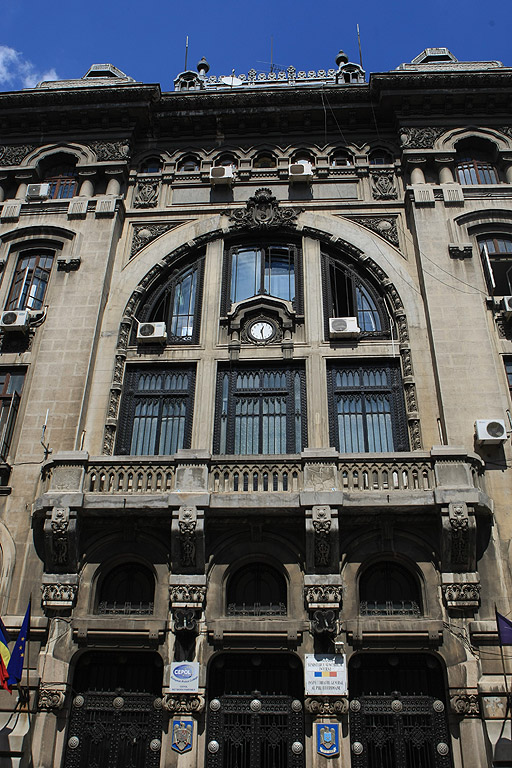 Букурещ е наричан още "Малкият Париж" заради приликата си с френската столица - архитектурата от ХІХ век