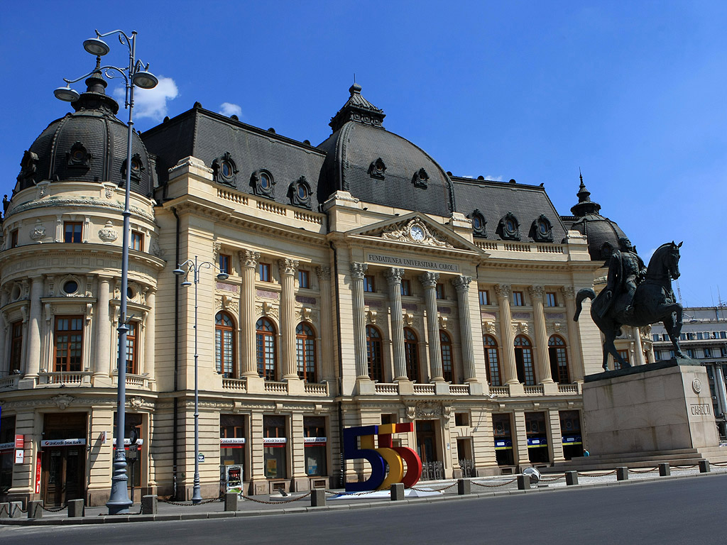 Букурещ е наричан още "Малкият Париж" заради приликата си с френската столица - архитектурата от ХІХ век