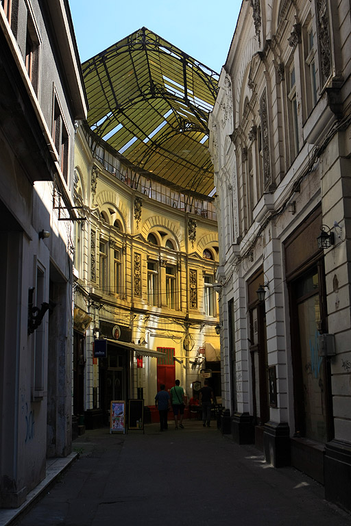 Букурещ е наричан още "Малкият Париж" заради приликата си с френската столица - архитектурата от ХІХ век