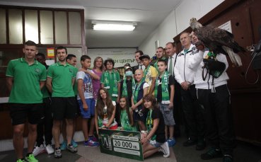 Футболистите на Лудогорец посетиха онкоболни деца и дариха 20 000 лева