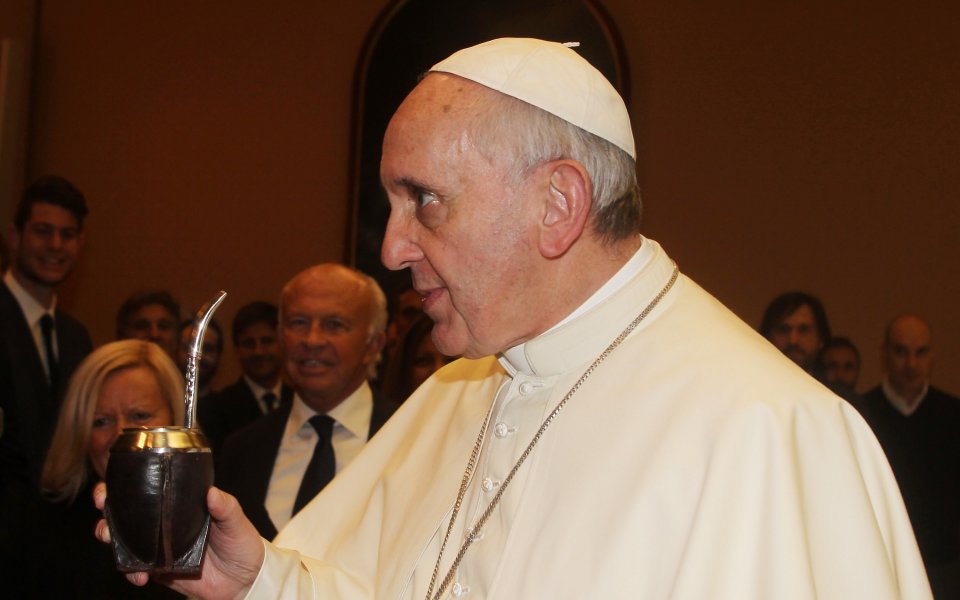Папа Франсиск подкрепи благотворителния мач в Рим