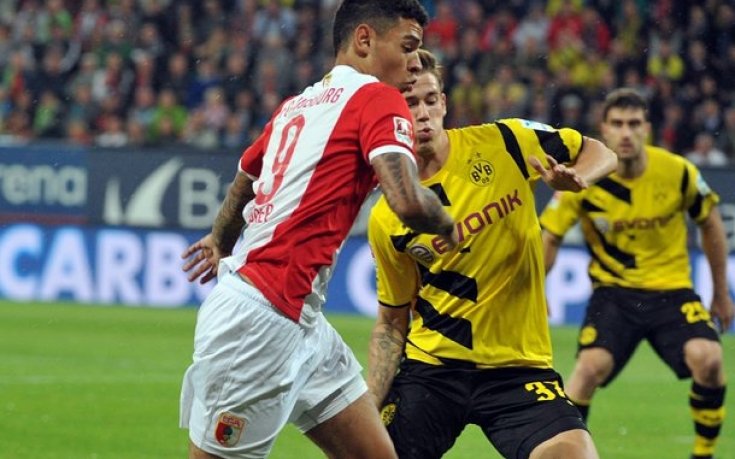 Дортмунд за малко да си изпати срещу Аугсбург