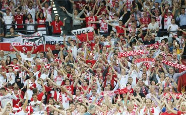 Така изглеждат 15 хиляди волейболни „съдии“