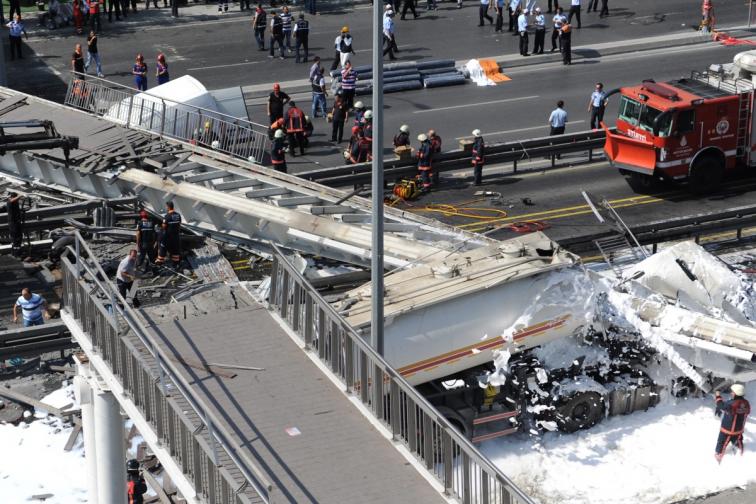 турция истанбул мост срутване