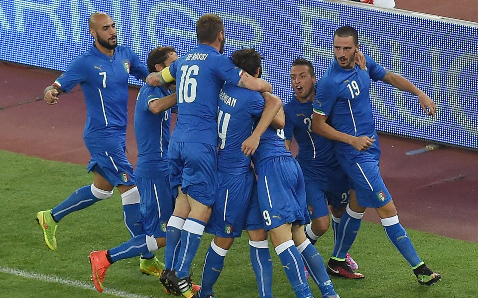Конте дебютира начело на Италия с победа над Холандия