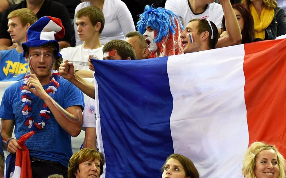 ВИДЕО: Французите загряват с футбол за мача със САЩ