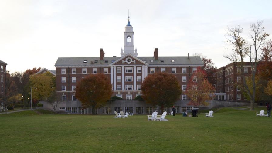 Президентът на "Харвард" подава оставка