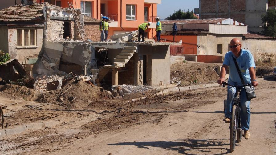 Какво остана след потопа във Варна? (видео)