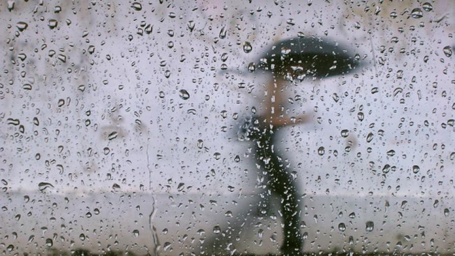 Жълт код за обилни валежи в 10 области в страната