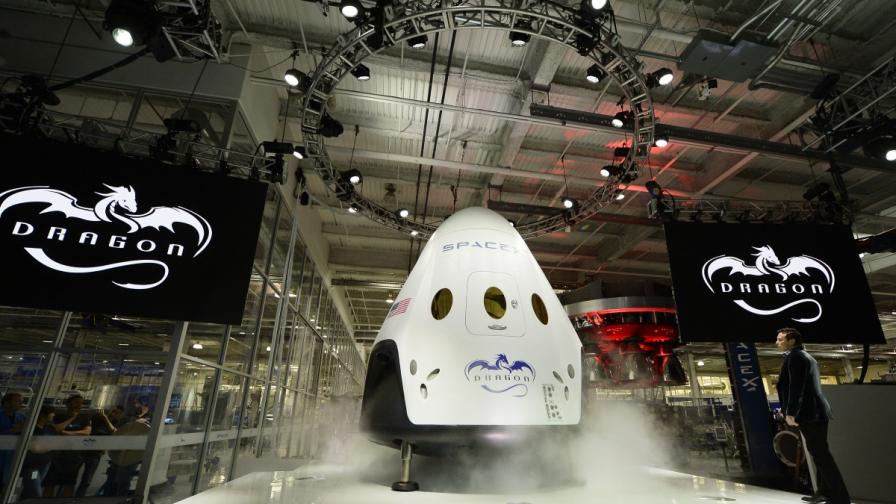 „Боинг“ и „Спейс Екс“ ще правят нов космически кораб за НАСА