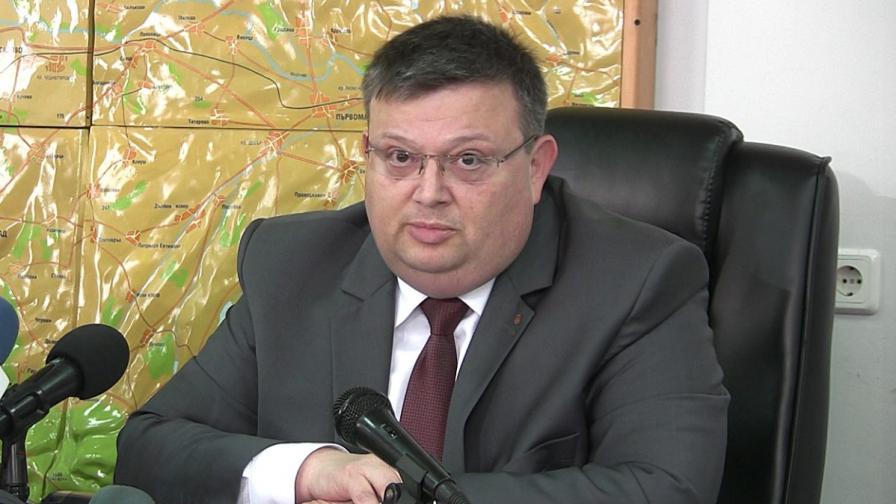 Цацаров поиска отстраняването на съдия Владимира Янева