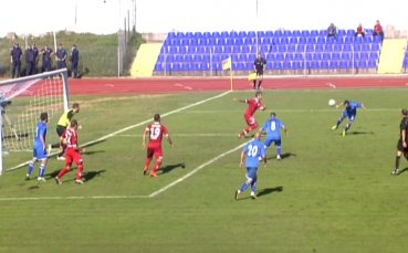 ВИДЕО: Нелепият пропуск и отмененият гол за Монтана