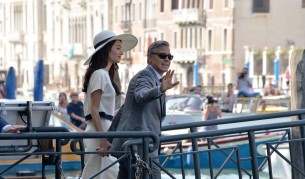 Клуни и Аламудин най-накрая подписаха