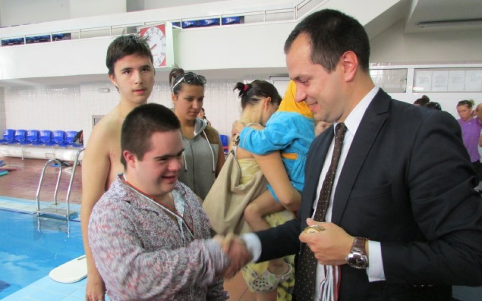 Министерството на спорта награди плувци с увреждания