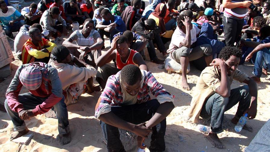 Десет мигранти загинаха, а десетки изчезнаха край бреговете на Либия