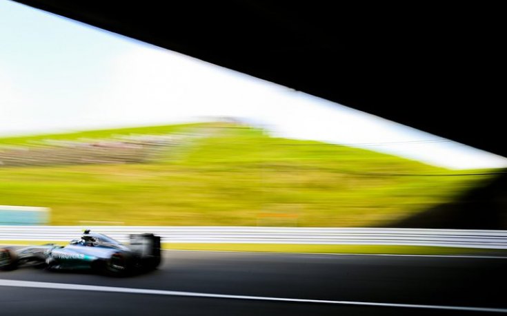 Розберг изпревари Хамилтън в първата тренировка на 