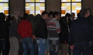 46-те сирийски бежанци, които се опитаха в петък да преминат нелегално ГКПП "Дунав мост", скрити в турски камион", бяха докарани днес в Русенския районен съд