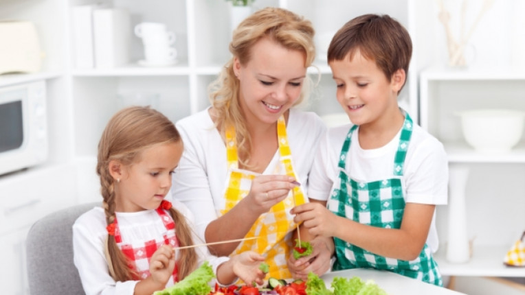 деца дете семейство родител храна здраве
