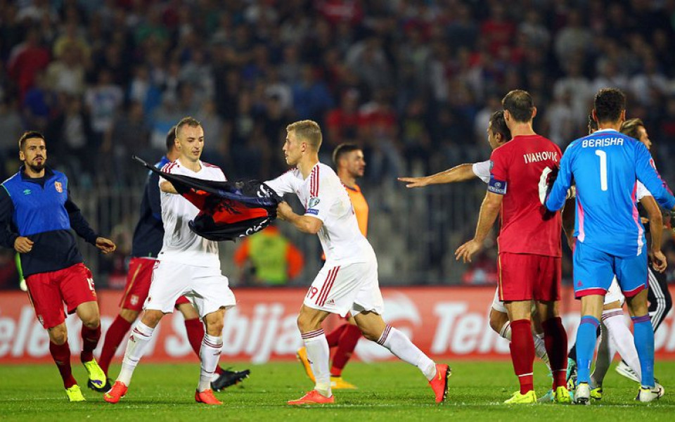 Кой, по дяволите, допусна да има мач Сърбия - Албания?!