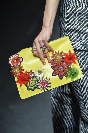 Цветя по роклите - снимка 28