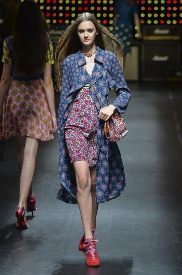 Цветя по роклите - снимка 15