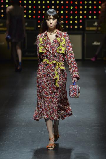 Цветя по роклите - снимка 7