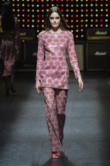 Цветя по роклите - снимка 9