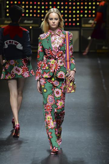 Цветя по роклите - снимка 21